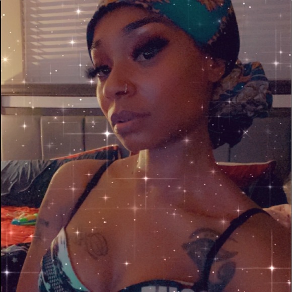 Meet your Posher, Shalaunda - Picture 1 of 2